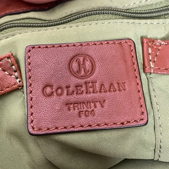 Cole Haan Trinity Weathered Leather Purse F04 - Picture 5 of 8